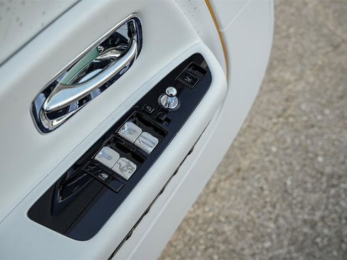 New 2025 Rolls-Royce Spectre Black Badge image 36