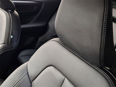 Used 2025 Volvo XC40 B5 Core image 15