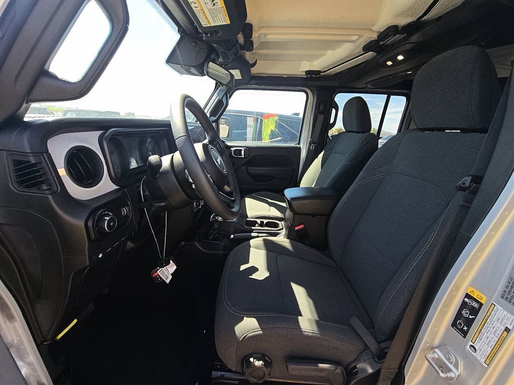 Used 2024 Jeep Wrangler Unlimited w/ Technology Group AWD/4WD image 5