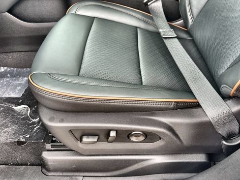 New 2026 GMC Yukon XL AT4 w/ AT4 Premium Plus Package AWD/4WD image 25