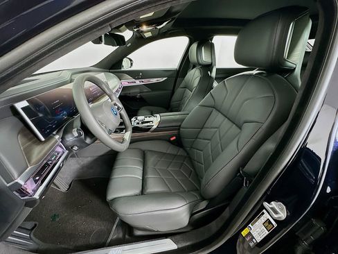 Used 2025 BMW i7 eDrive50 w/ Executive Package image 16