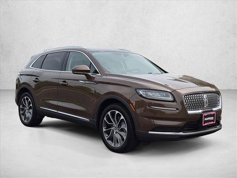 Used 2022 Lincoln Nautilus Reserve w/ Luxury Package AWD/4WD image 3