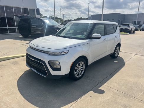 Used 2022 Kia Soul LX FWD image 4