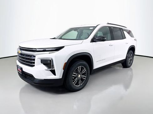 New 2026 Chevrolet Traverse LT image 3