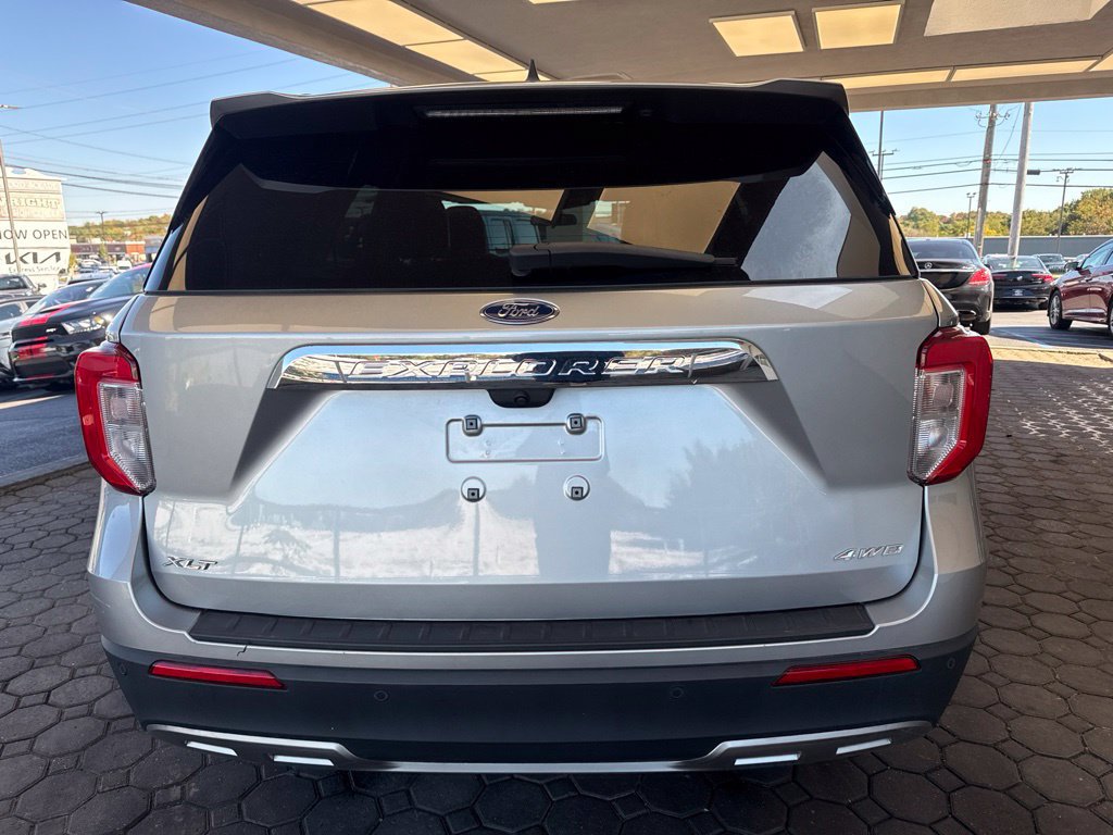 Used 2023 Ford Explorer XLT w/ Equipment Group 202A AWD/4WD image 7