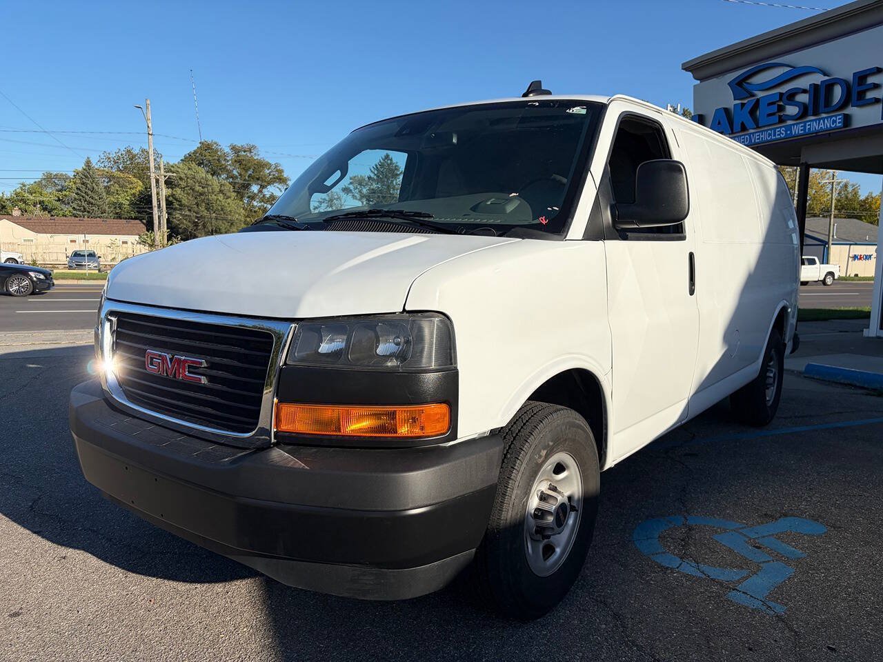 Used 2025 GMC Savana 2500 RWD image 1