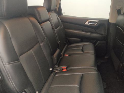Used 2017 Nissan Pathfinder Platinum FWD image 19
