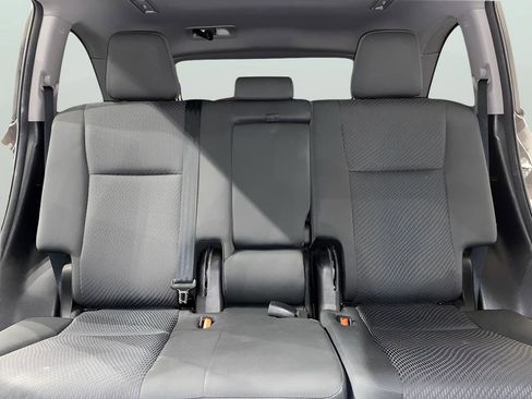 Used 2017 Toyota Highlander LE image 13