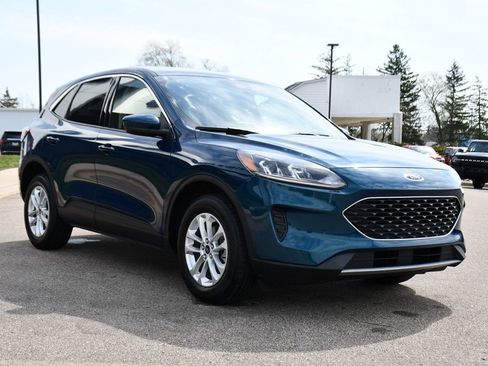 Used 2020 Ford Escape SE image 9