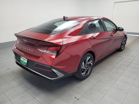 Used 2025 Hyundai Elantra Sport FWD image 9