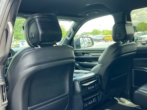 Used 2022 Jeep Wagoneer Series III w/ Flexible Seating Group AWD/4WD image 37