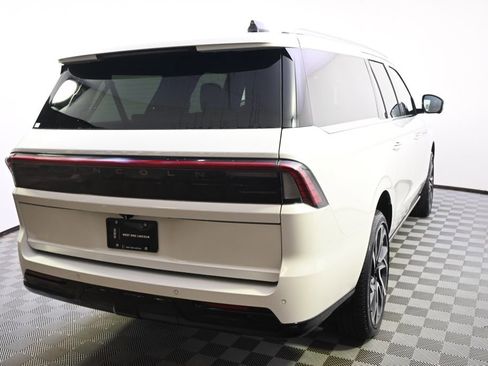 New 2026 Lincoln Navigator L Reserve AWD/4WD image 6
