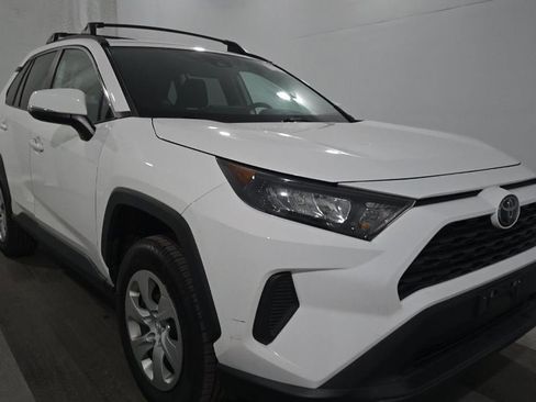 Used 2021 Toyota RAV4 LE AWD/4WD image 2