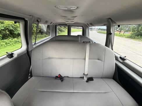 Used 2009 Ford E-150 and Econoline 150 Wagon RWD image 10
