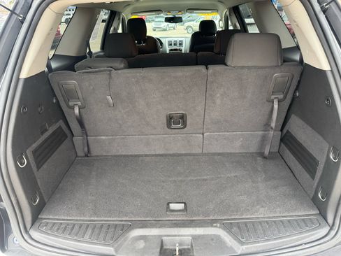 Used 2010 GMC Acadia SLE image 9