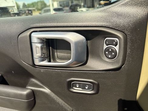 Used 2026 Jeep Wrangler Unlimited Rubicon AWD/4WD image 13