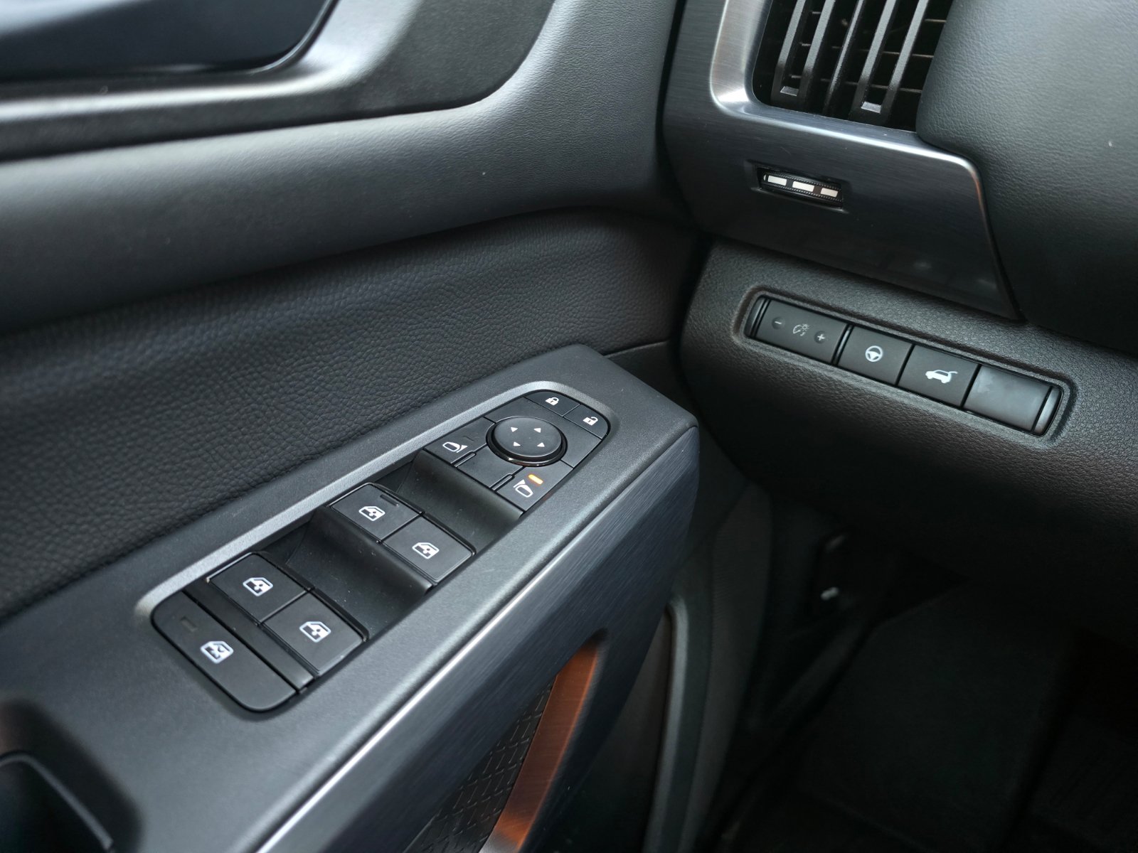Used 2026 Nissan Pathfinder Rock Creek AWD/4WD image 23