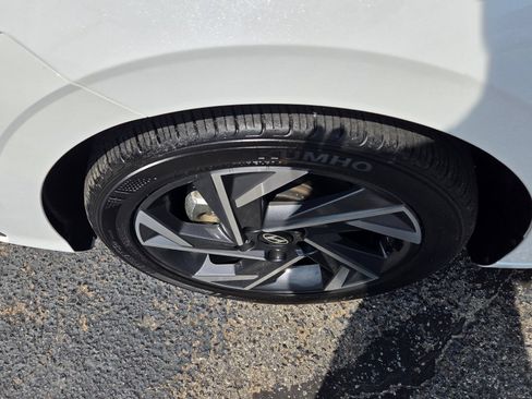 Certified 2025 Hyundai Elantra Sport FWD image 15
