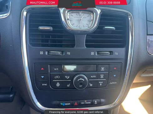 Used 2012 Chrysler Town & Country Touring-L w/ Premium Group FWD image 14