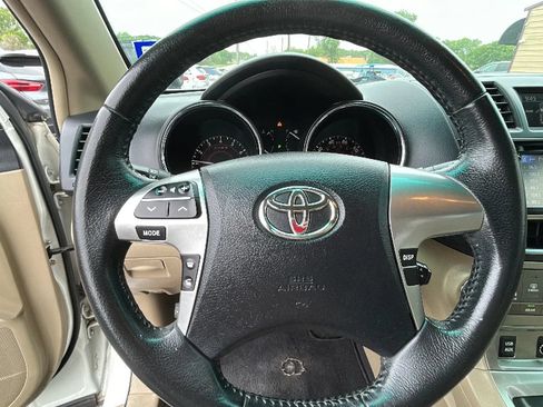 Used 2013 Toyota Highlander SE FWD image 28