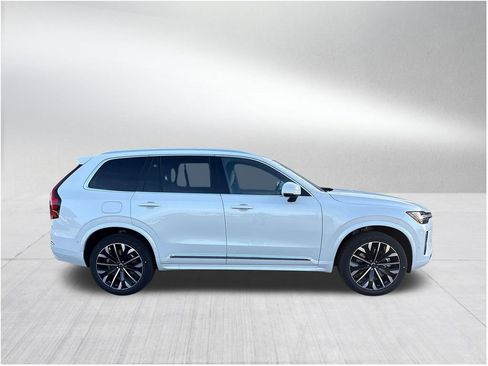 New 2026 Volvo XC90 T8 Plus w/ Protection Package Premier AWD/4WD image 4
