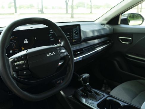 Used 2025 Kia K4 FWD image 16