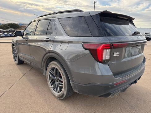 Used 2025 Ford Explorer ST image 5