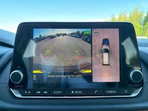 Used 2025 Nissan Rogue SV AWD/4WD image 27
