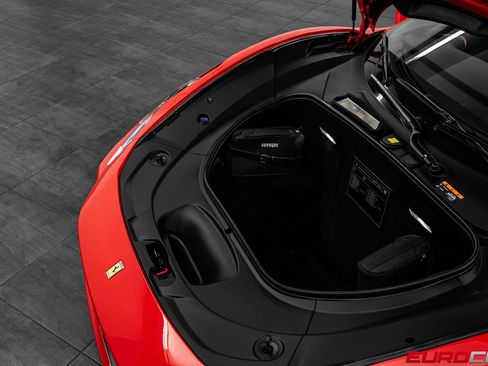 Used 2022 Ferrari F8 Tributo RWD image 10