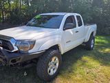 Used 2013 Toyota Tacoma 4x4 Access Cab image 2