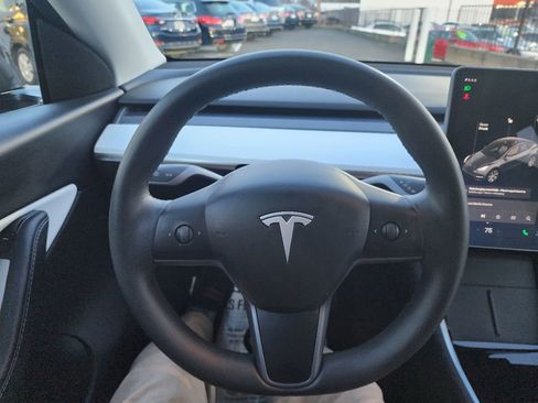 Used 2020 Tesla Model Y Long Range image 13