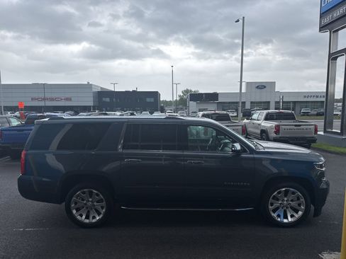 Used 2019 Chevrolet Suburban Premier AWD/4WD image 5