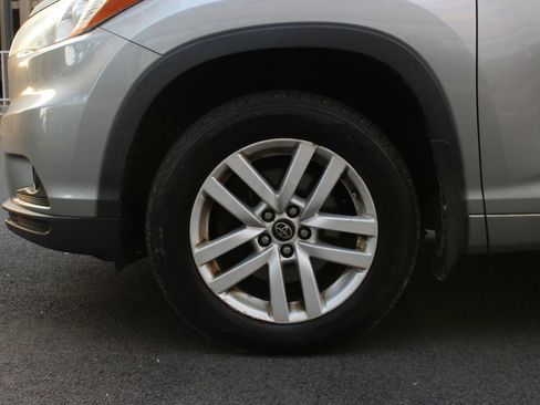 Used 2016 Toyota Highlander LE image 11