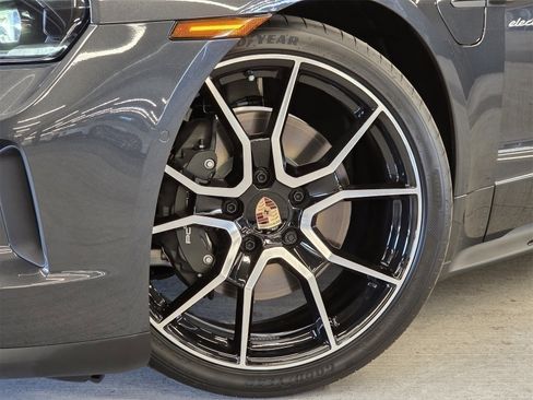 Used 2025 Porsche Taycan image 25