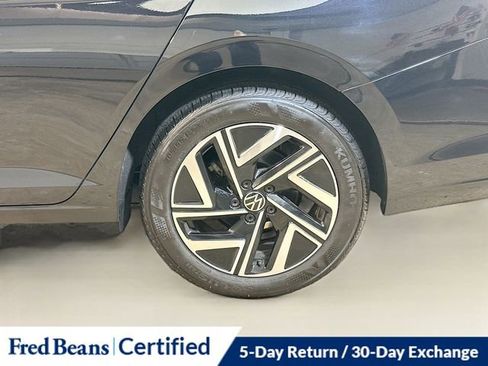 Used 2023 Volkswagen Jetta SEL image 6