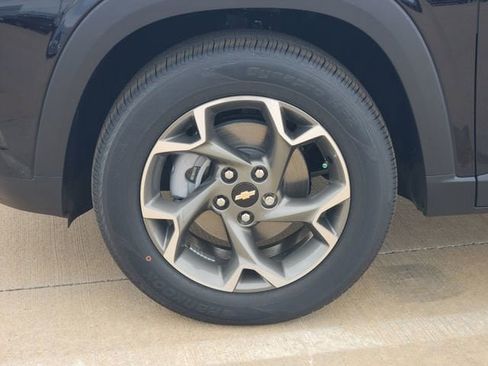 New 2026 Chevrolet Trax LT w/ Driver Confidence Package FWD image 9