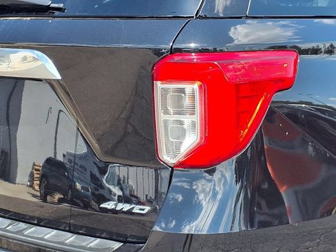 Used 2022 Ford Explorer XLT w/ Equipment Group 202A AWD/4WD image 9