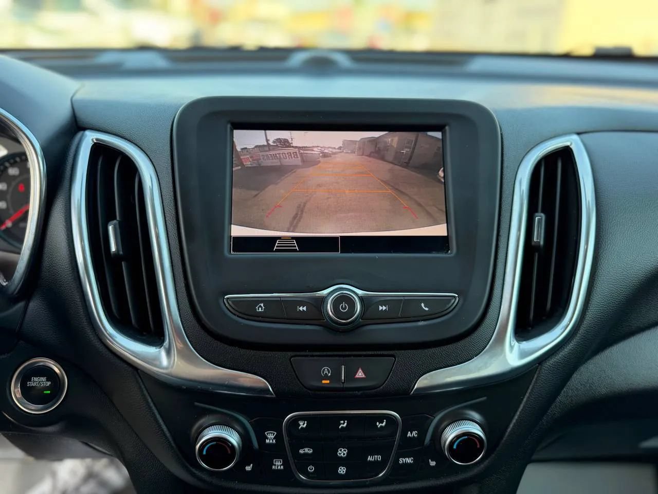 Used 2023 Chevrolet Equinox LT FWD image 47
