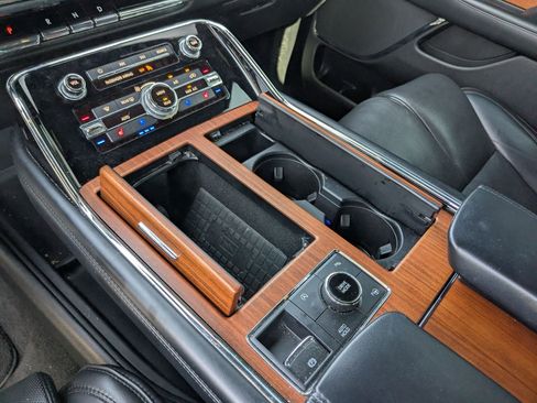 Used 2019 Lincoln Navigator Select w/ Technology Package image 19