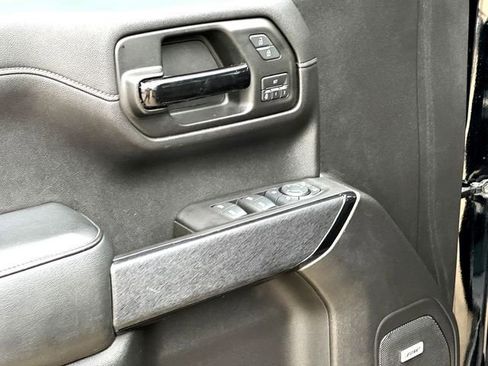 Used 2020 Chevrolet Silverado 1500 High Country w/ Technology Package image 9