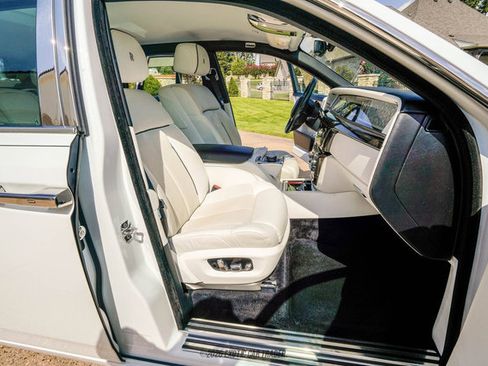Used 2020 Rolls-Royce Phantom Sedan RWD image 33