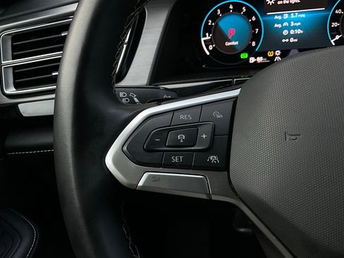 Used 2025 Volkswagen Atlas Cross Sport SE image 35