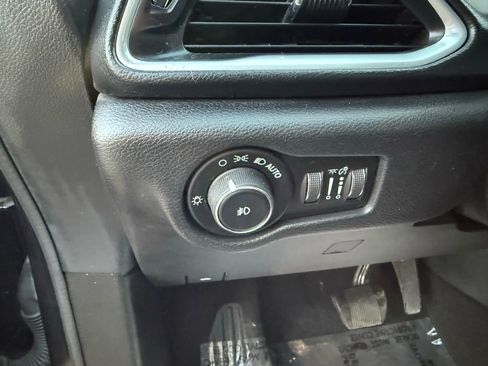 Used 2018 Chrysler Pacifica Touring Plus w/ S Appearance Package image 48