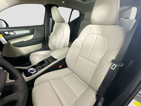 New 2026 Volvo XC40 B5 Ultra w/ Protection Package Premier image 21