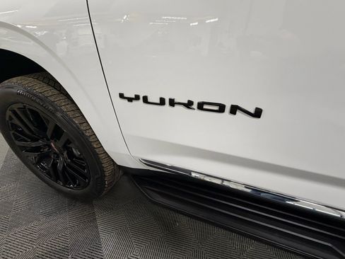Used 2023 GMC Yukon SLT image 10