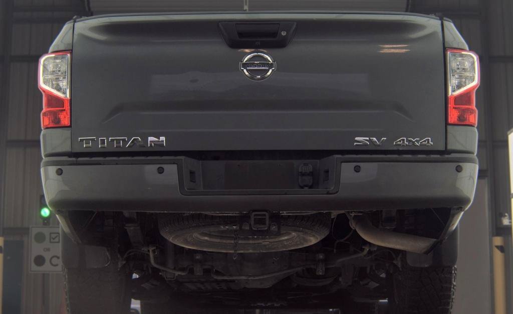 Used 2017 Nissan Titan SV AWD/4WD image 7