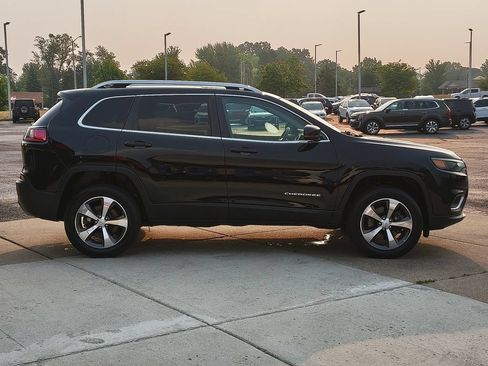 Used 2019 Jeep Cherokee Limited w/ Luxury Group AWD/4WD image 4