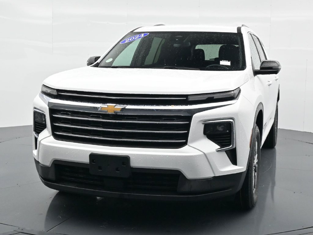 Used 2024 Chevrolet Traverse LT FWD image 2