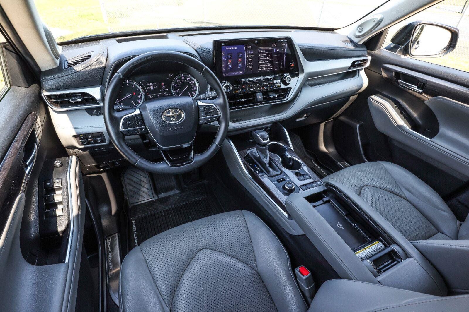 Used 2020 Toyota Highlander Platinum AWD/4WD image 28