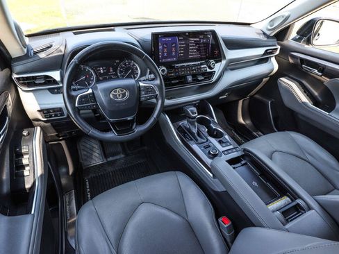 Used 2020 Toyota Highlander Platinum AWD/4WD image 28